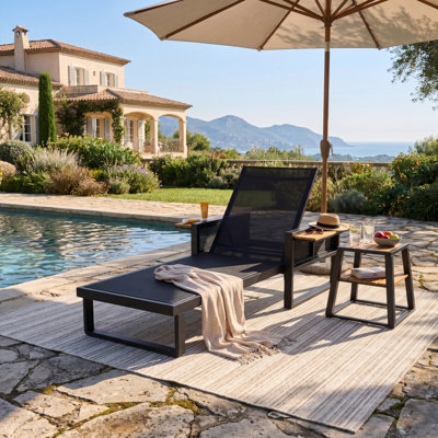 Chaises longues de patio modernes avec rangement, ensemble de fauteuils inclinables réglables en bois et fer noir.