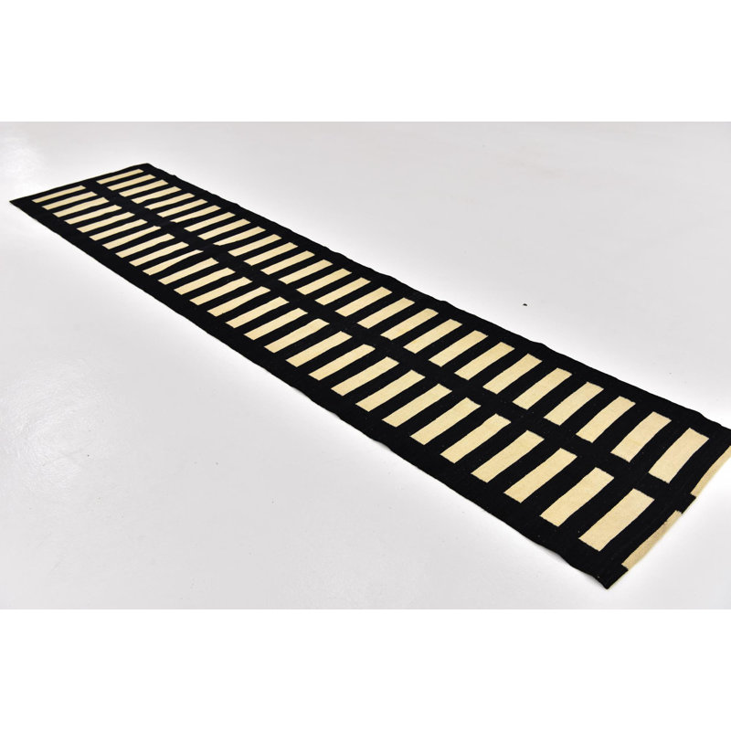 Runner Ohlson Black Rug