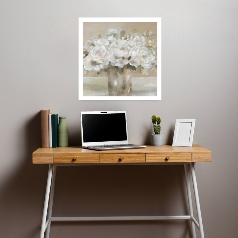 "Tender White Blooms II", art contemporain contemporain élégant et floral, H 18 po x l 18 po