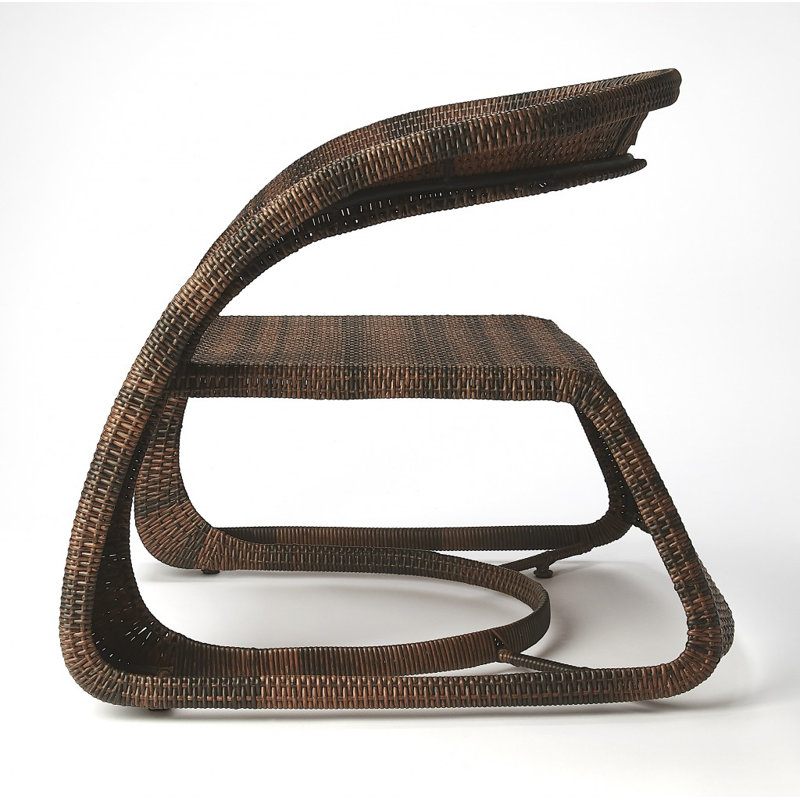 Chaise contemporaine en rotin brun foncé