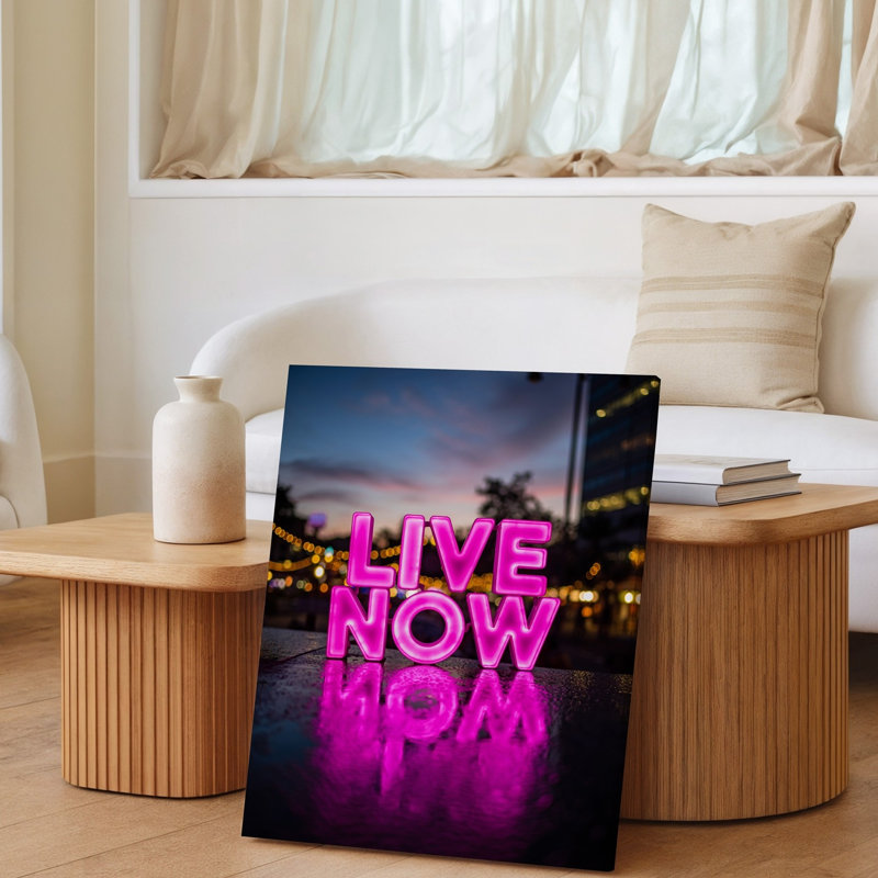 Toile «A Vibrant Neon Sign Spelling», H 12 po x l 9 po