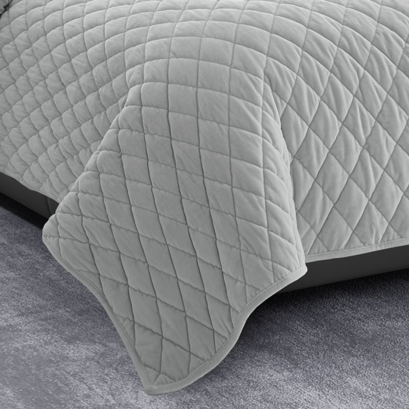 Diamond Velvet 3 Piece Quilt Set, Queen Quilt + 2 Standard Shams, Charcoal Grey