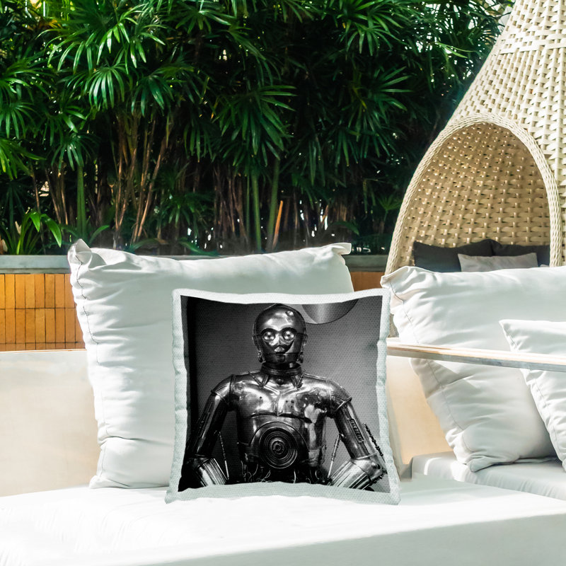 Coussin d'extérieur à imprimé monochrome Iconic Robot Science Fiction par Nice Nshuti
