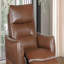 Salon principal électrique au fini brun caramel de style contemporain avec fonction inclinable et accoudoirs à passepoil évasé-334751968