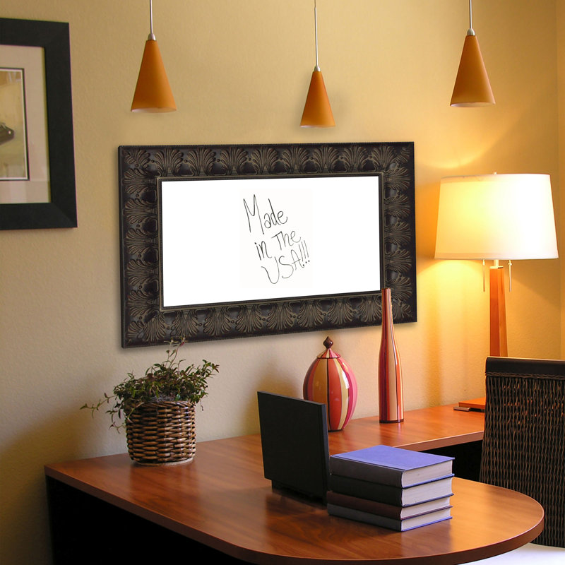 Tableau blanc décoratif à fixation murale à plumes, H 55 po x l 91 po