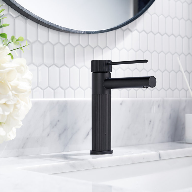 Single-Hole Single-handle Bathroom Faucet with Drain Assembly