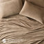 4 draps très grand taupe - 100% doux et confortable avec des draps-housses plats 2 taies d'oreiller brossées des deux côtés Entièrement élastiquées Lavable à la machine Ultra