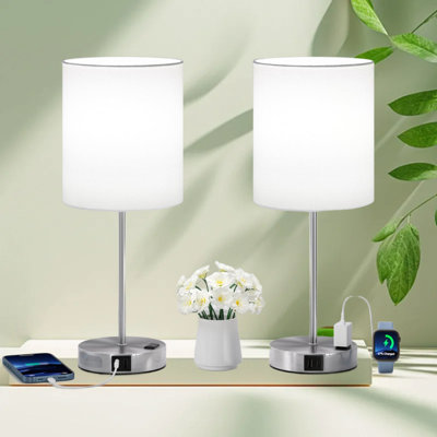 Ensemble d'éclairage de chambre à coucher 17,5 pouces à touche argentée (ensemble de 2 pièces), à intensité variable, port USB A / fiche CA | grande ampoule de 17,5 pouces de haut, gradation à 3 vitesses, ampoule de jour 5000K, base en abat-jour blanc argenté, idéale pour le salon, la chambre à coucher, le bureau, etc.