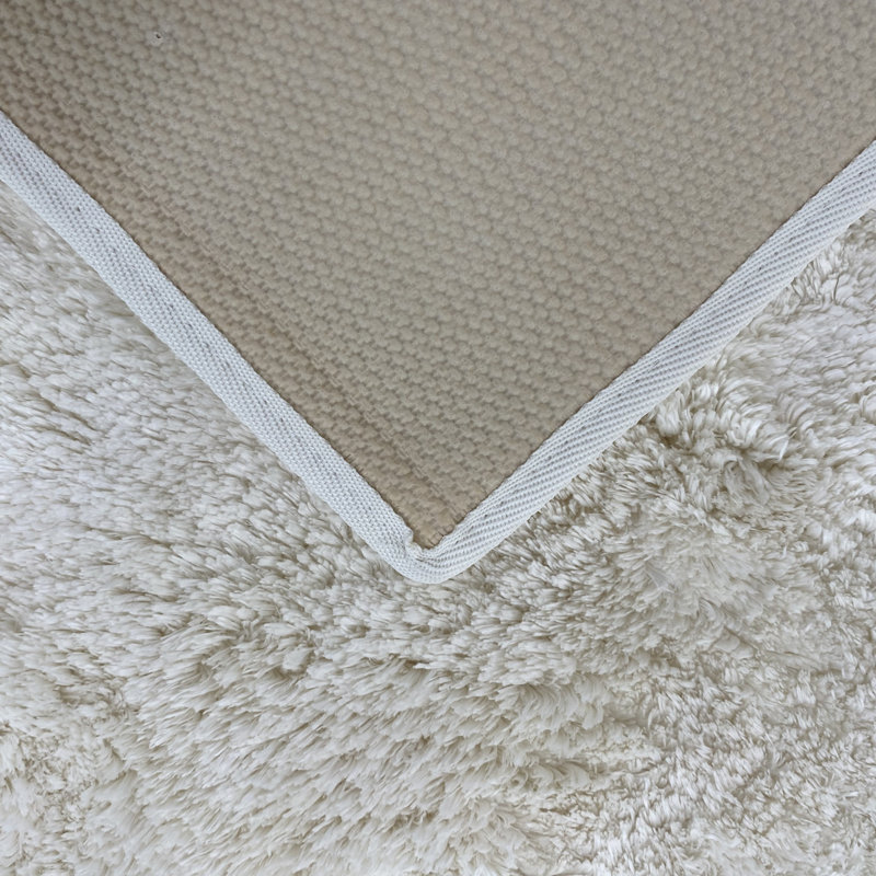Hiltonia Polypropylene Non-Slip Bath Rug, White, 24" L x 17" W