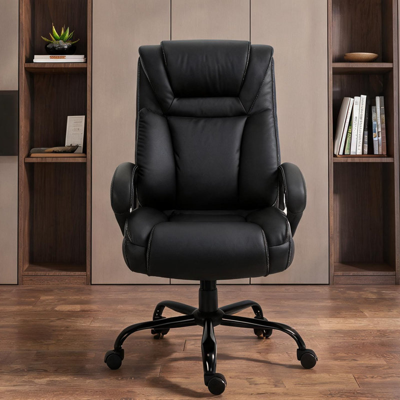 Fauteuil de bureau massant aux lignes courbes, avec accoudoirs rembourrés, revêtement en cuir PU noir, base en acier, hauteur réglable et fonction bascule.