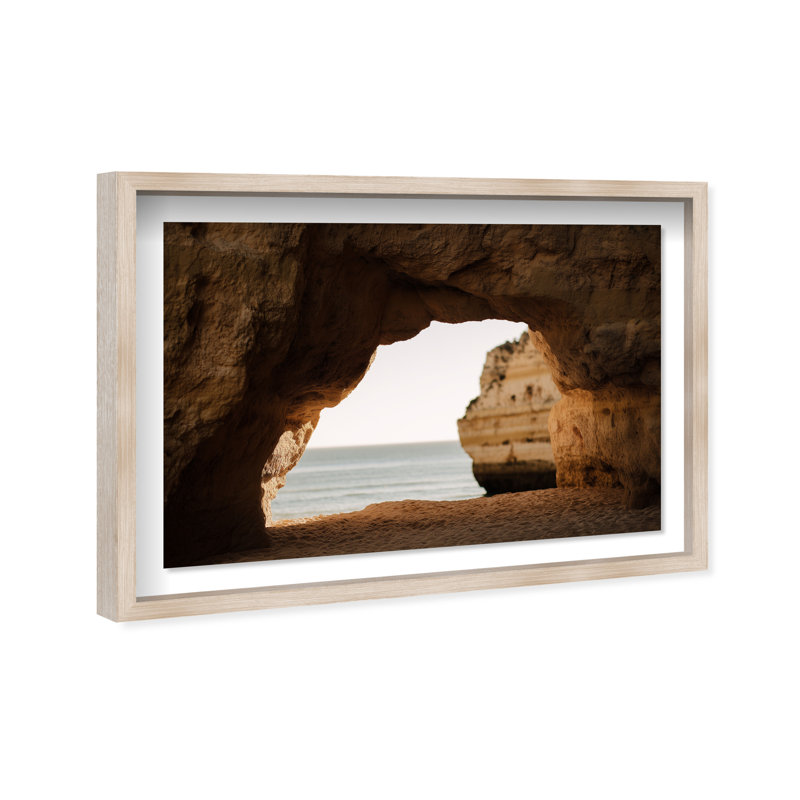 Portail côtier II, impression de paysage et de nature encadrées par Oliver Gal, H 21,5 po x l 31,5 po, Cadre blond