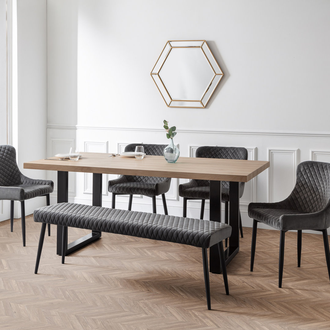 Wynnfield 6 - Person Dining Set