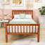 Lit plateforme simple en bois avec tête et pied de lit-113325547