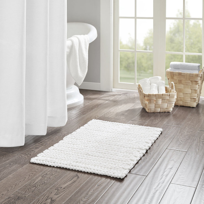 Lasso 100% Cotton Chenille Chain Stitch Non-Slip Bath Rug, 0.25" H x 20" W x 30" L, White