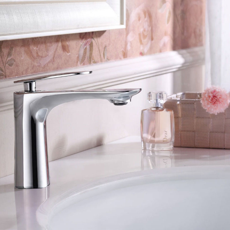 Single-handle Bathroom Faucet with Drain Assembly, Chrome