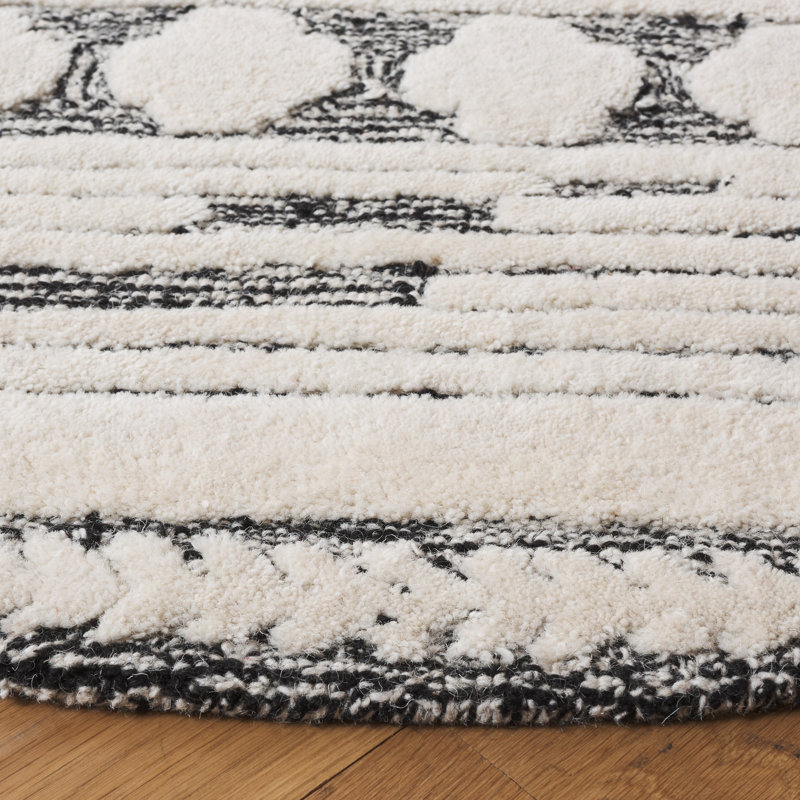 Landrie Hand Tufted Wool/Cotton Southwestern Rug in Ivory/Black, Round 6'