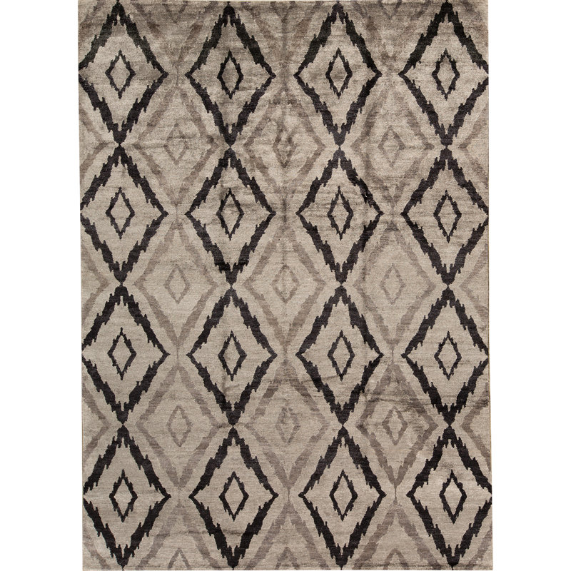 Geometric Area Rug in Gray