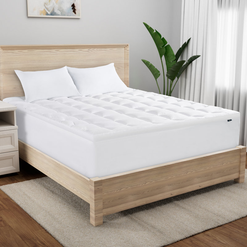Surmatelas à mémoire de forme avec surmatelas en duvet synthétique 2 po Serta, Grand