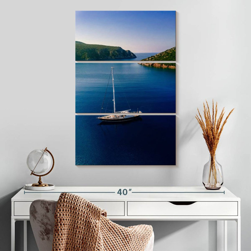 Yacht sur les eaux grecques, H 32 po x l 20 po
