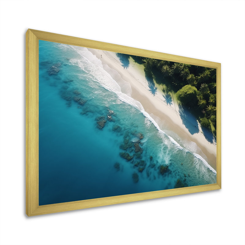 Plage relaxante vue aérienne I - plage, art mural, Cadre doré à coins fermés, H 12 po x l 20 po x P 1 po