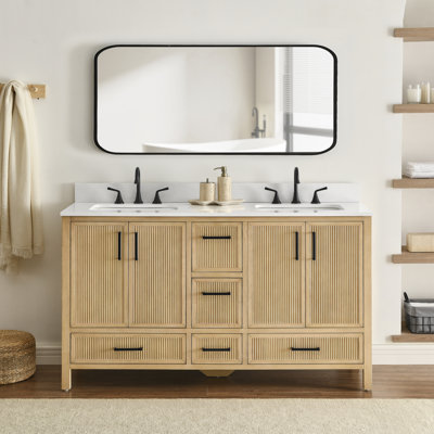 Meuble-lavabo 60 po Lineberger au fini bouleau cannelé avec comptoir en pierre blanche Carrara