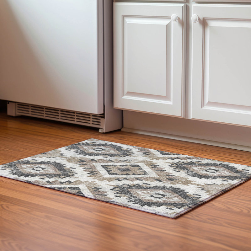 Tapis de qualité supérieure lavable à la machine Crestover AMF1878 Aztec, Rectangle 1 pi 8 po x 2 pi 6 po