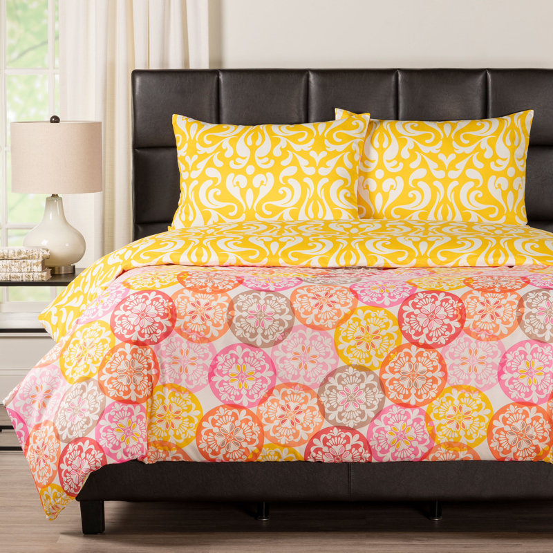 Olivia Polyester Medallion Duvet Cover, Queen Duvet Cover + 2 Queen Shams