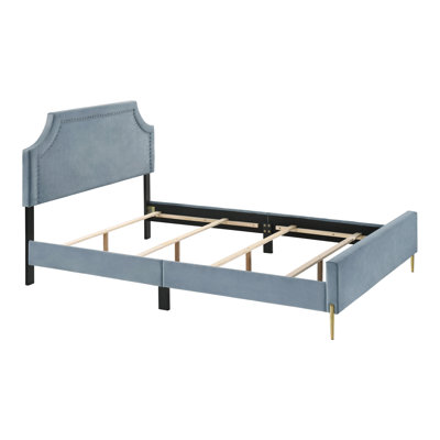 Grand lit, velours bleu clair