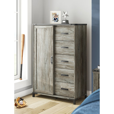 Dilylah Dressing Chest