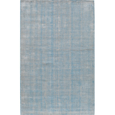 Tapis bleu touffeté à la main