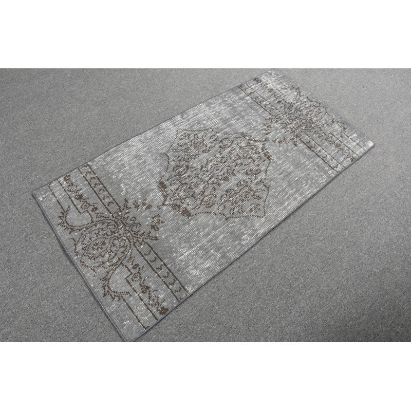 Tapis turc rétro fait à la main dans des tons riches, parfait pour rehausser la décoration intérieure