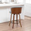 Tabouret de comptoir pivotant rembourré avec structure en bois Devaney-123161752