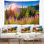 Montagnes avec une tapisserie de fleurs roses Floral-28484164