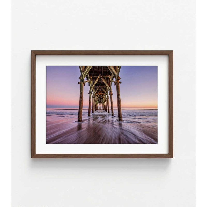 Ocean Pier at Sunset - reproduction de photographie côtière, H 24 po x l 32 po, Impression encadrée avec passe-partout, Brun