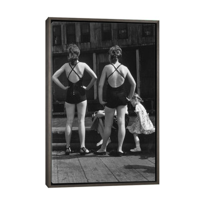 Deux femmes avec des maillots de bain (Gansevoort Pier NYC, 1948) par Ruth Orkin - reproduction de photo