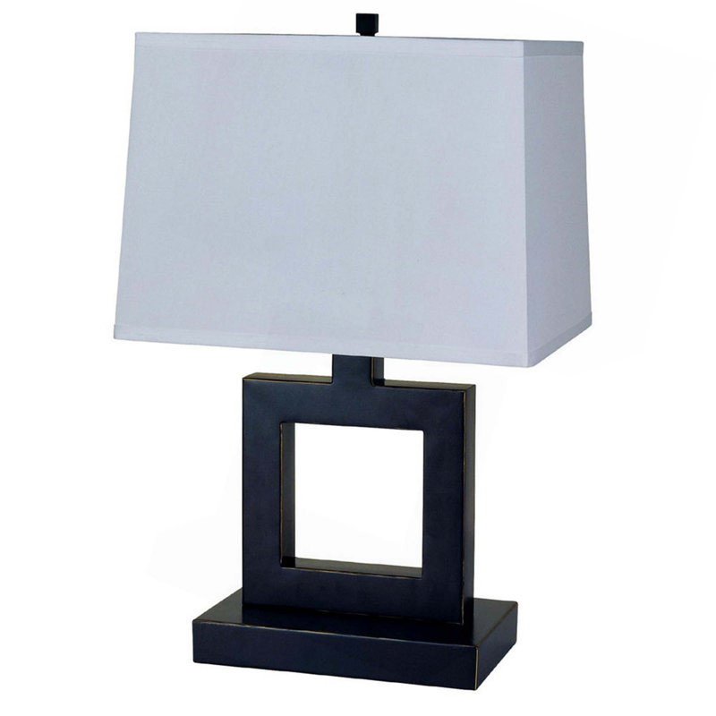 Lampe de table haute 22 po en métal avec design carré, abat-jour blanc