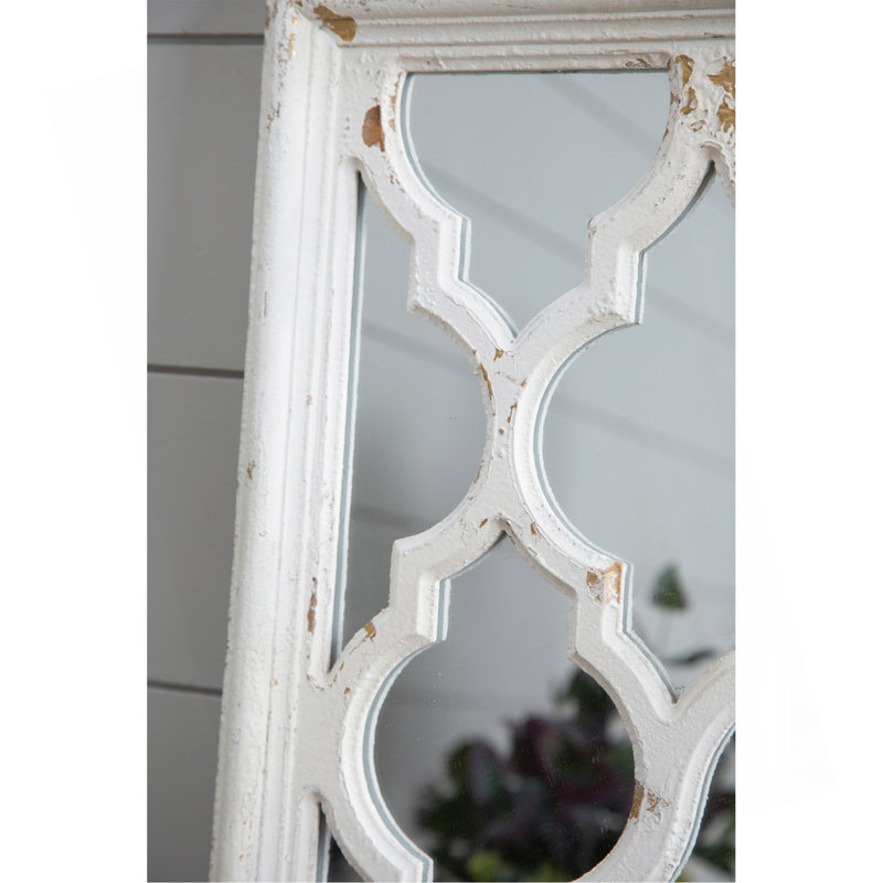 Charmant miroir de plancher d'inspiration rétro au design élégant, parfait pour rehausser l'esthétique de la pièce et ajouter une touche d'élégance.