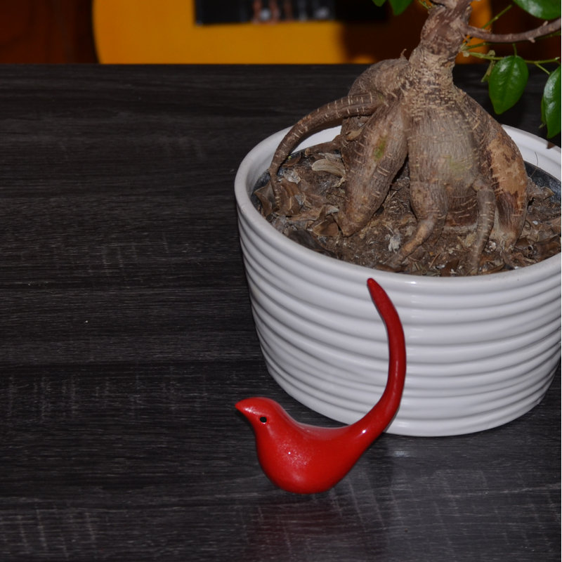 Metal Ring Holder + Figurine Included, Red