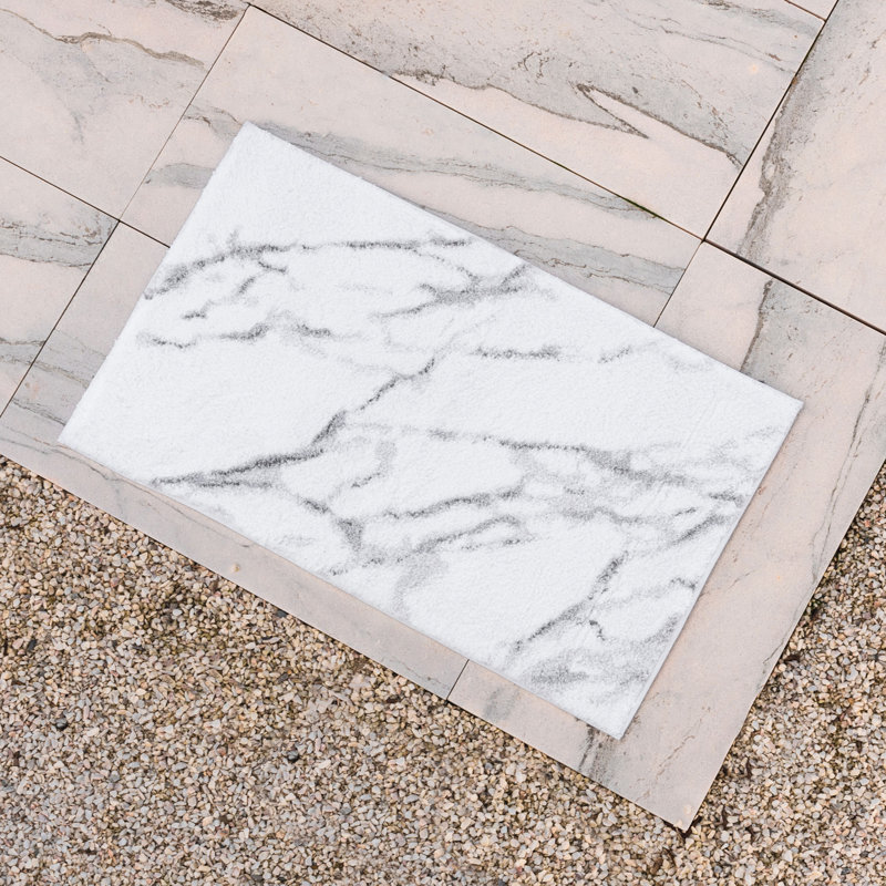 Calacatta Bath Rug, 24" W x 39" L