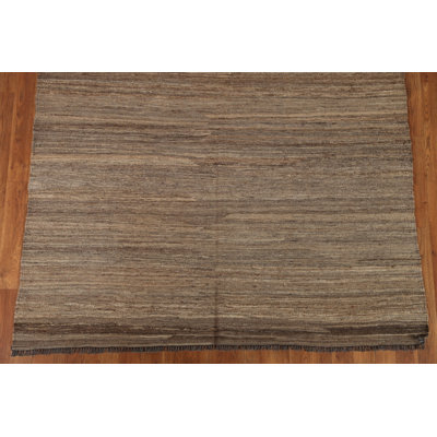 Tapis brun / beige en laine tissé à la main et rectangulaire à plat 5 pi 5 po x 6 pi 7 po