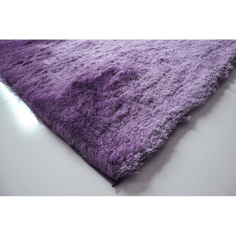 Tapis mauve touffeté à la main