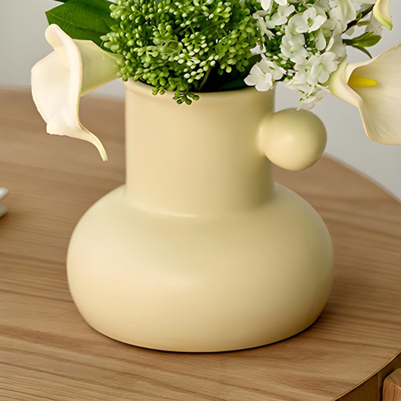 Ornements de fleurs simulées