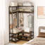 Porte-vêtements d'angle avec tablettes ouvertes et repose-pieds réglables en noyer-448832801