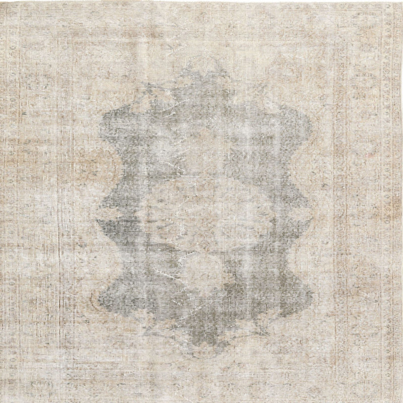 Tapis traditionnel crème / gris Mccluskey, Carré 4 pi