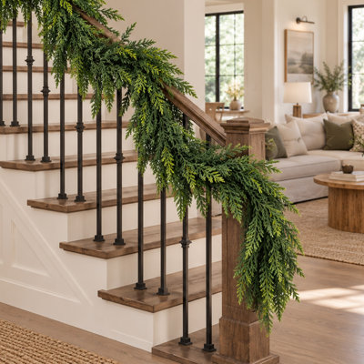 Guirlande de Noël artificielle de 2,74 m (9 pi) en cèdre et cyprès, guirlande de pin réaliste, guirlande de faux pin pour foyer, escalier, décoration intérieure et extérieure de Noël, guirlande de verdure simple pour décoration de Noël personnalisée à faire soi-même. (Lot de 2)