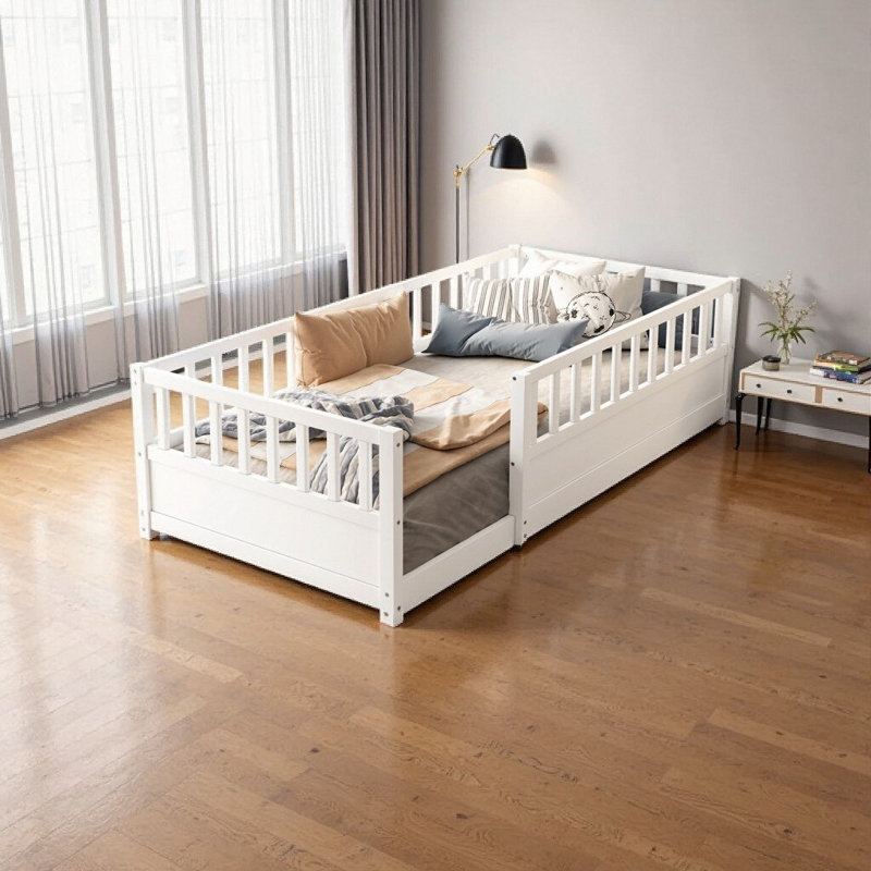 Lit simple au sol: lit d'enfant en pin massif Montessori avec barrière et porte haute sécurité, blanc, Blanc