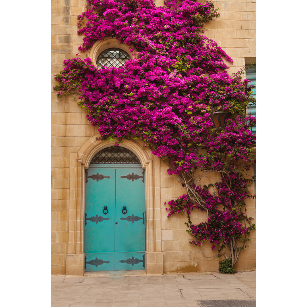 Antikes maltesisches Haus mit rosa Bougainvillea - Leinwandbild auf Wrapped Canvas