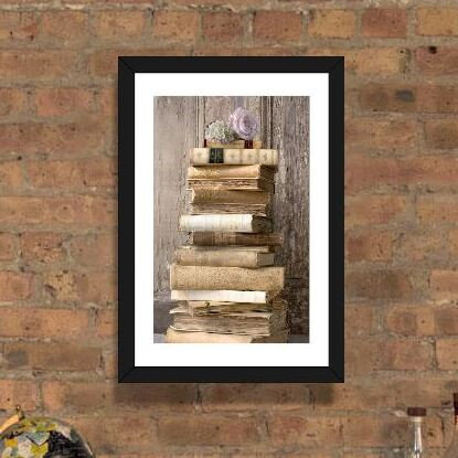 Reproduction de photo "books i" par symposium, H 32 po x l 24 po x P 1 po, Cadre noir
