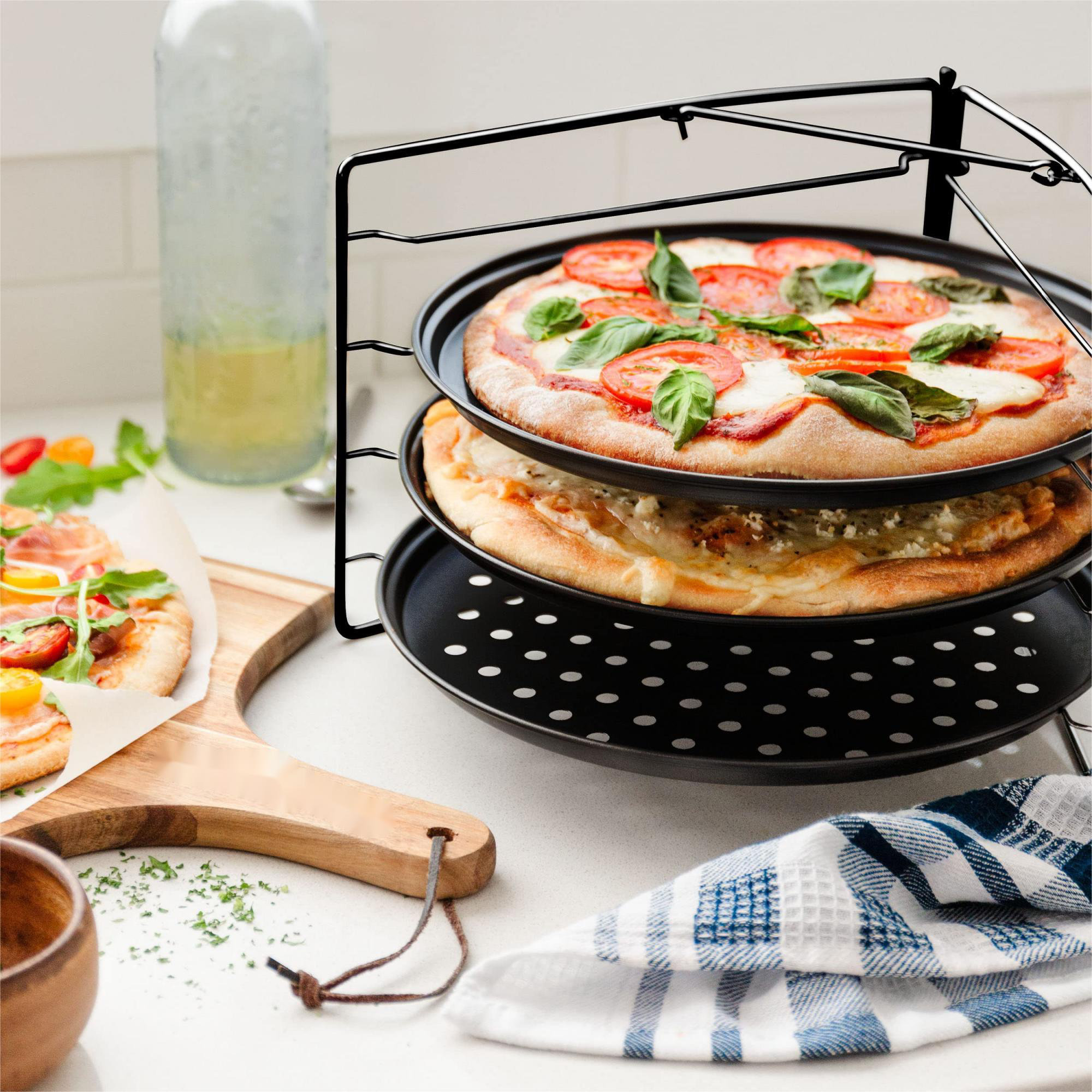 APPLIANCES & HOMEGOODS LIQUIDATION INC. Pizza Baking Set With 3 Pizza