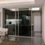Cloison 3 panneaux coulissants en verre fumé avec structure en aluminium Silent Glide-49164196-49164192